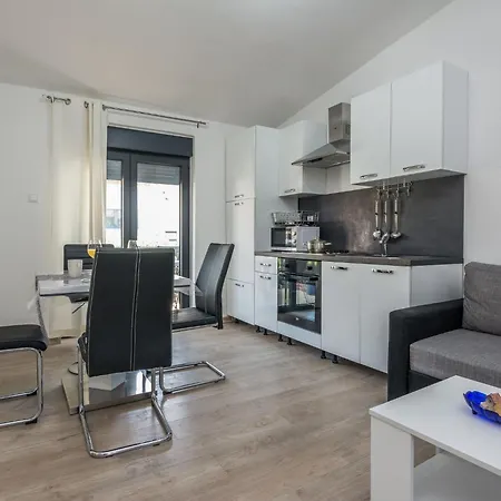 Bilic 2 By Interhome Apartamento